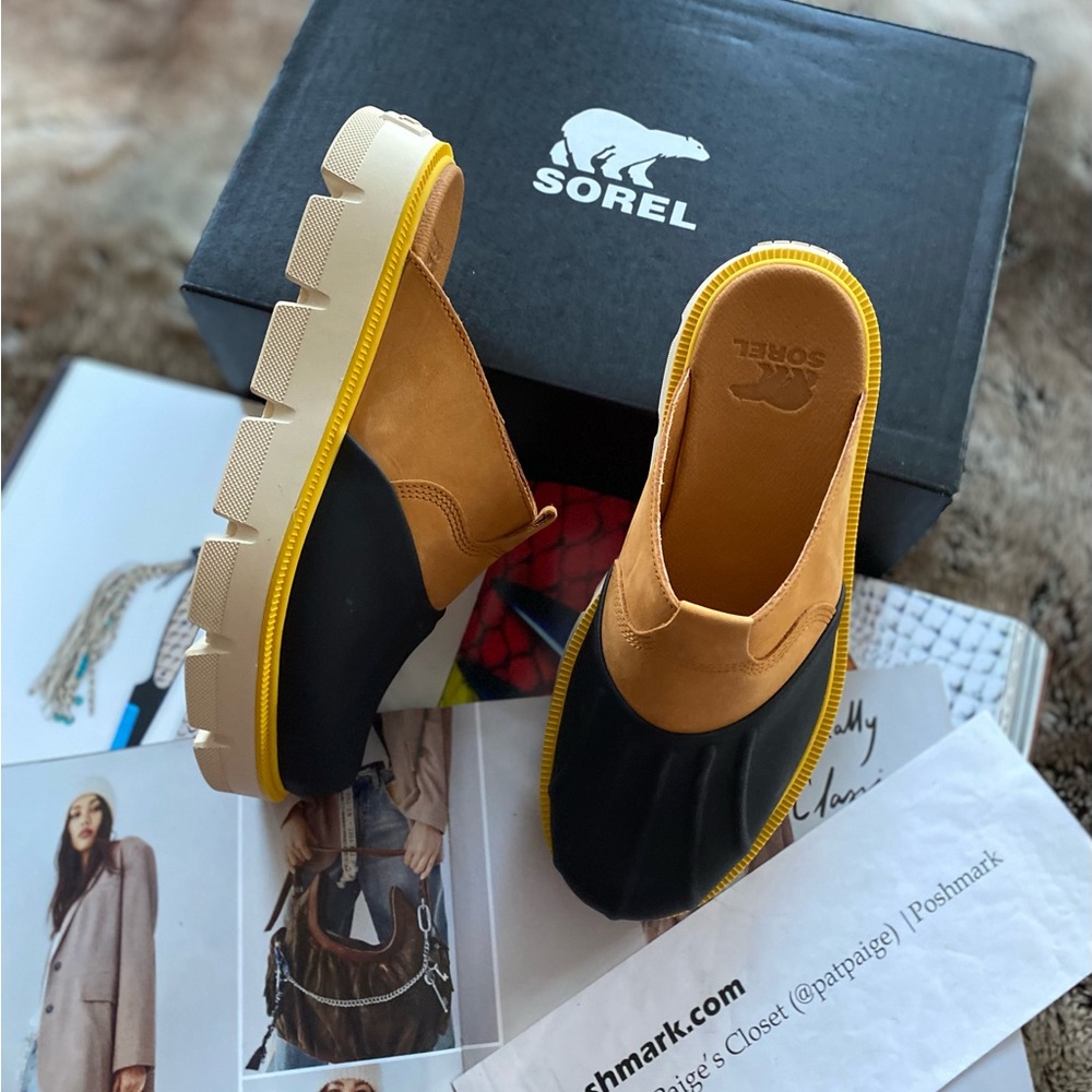 Sorel Two-Tone Black and Tan Mule Clogs with Yellow Trim - Picture 12 of 16